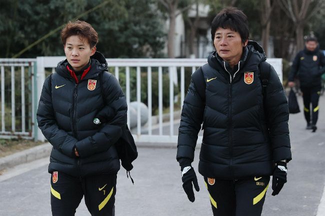 《您的声音》总导演徐洁勤、撰稿田珉，来自北京市市民热线服务中心的话务员刘缓和王梓莹，以及社区工作者沈佳捷日前接受《中国电影报道》专访，一起来倾听他们的声音。